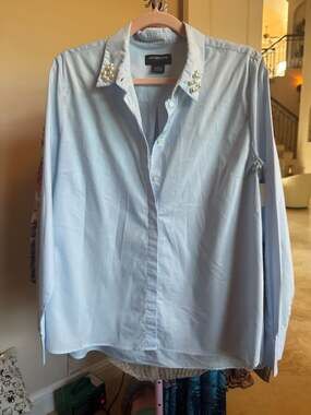 Liz Claiborne Career Light Blue Long Sleeve Button-Down with Pearl Embellished C